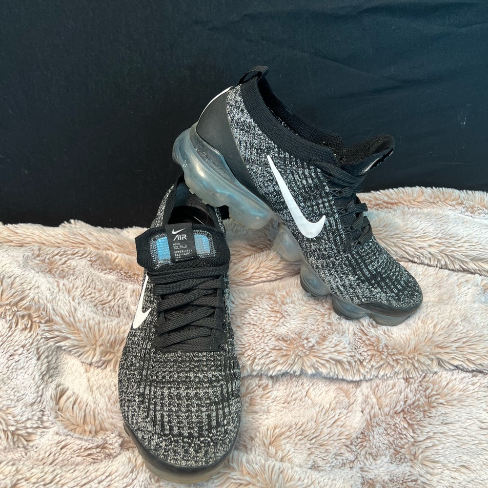 AUTHENTIC Nike Womens Air Vapormax Flyknit 3 Running Trainers size 8.5